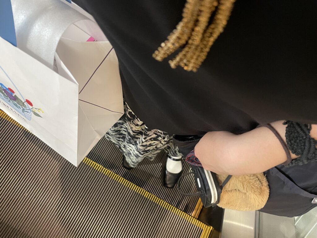 40代女性の2025年8月初旬コーデの足元写真【その5】