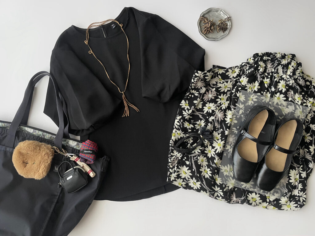 40代女性の2025年8月初旬コーデのフラットレイ画像【その5】