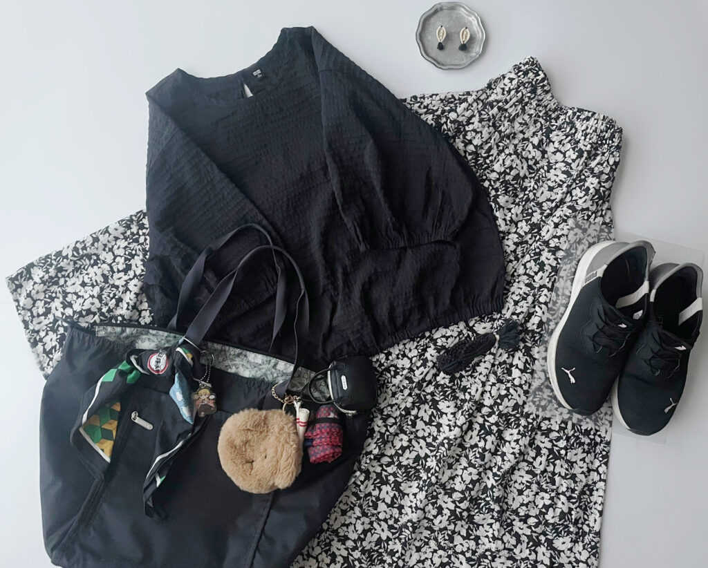 40代女性の2025年8月初旬コーデのフラットレイ画像【その1】