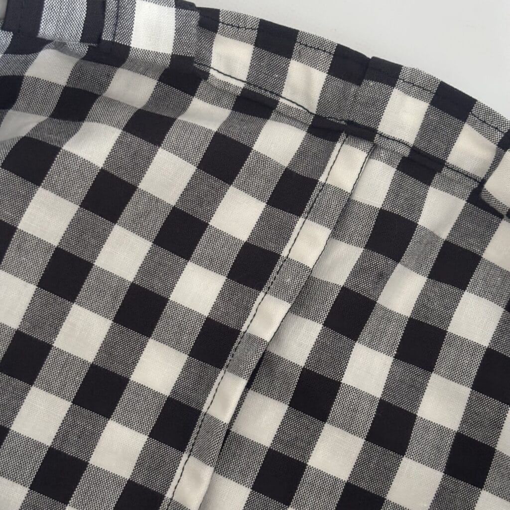 ギンガムチェックのトートバッグの縫い目