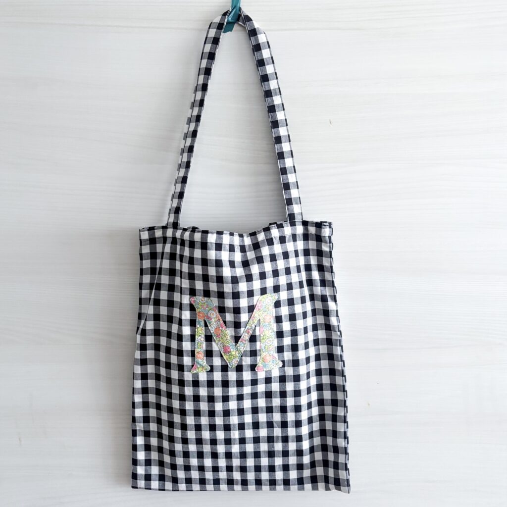 LEE100人隊が作ったギンガムチェックのトートバッグの全体