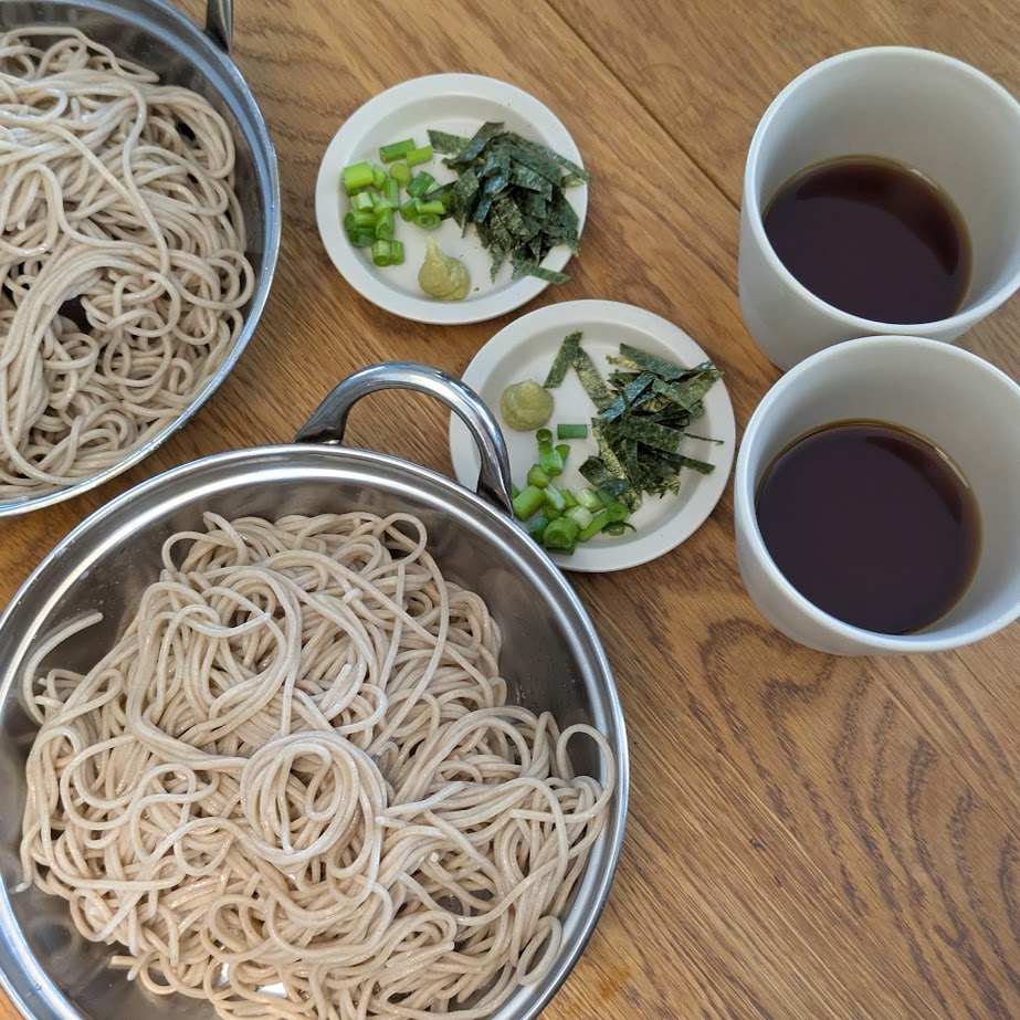 夏休み　おひるごはん　そば