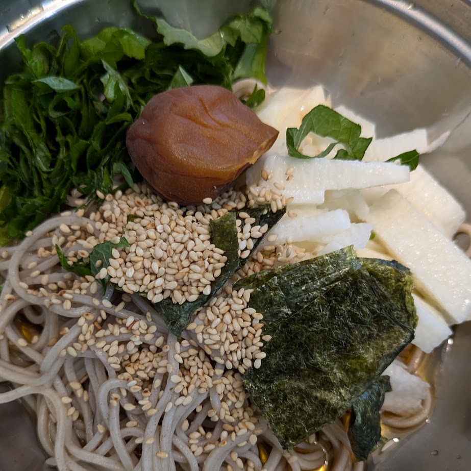 梅しそ山芋そば　夏休み　おひるごはん