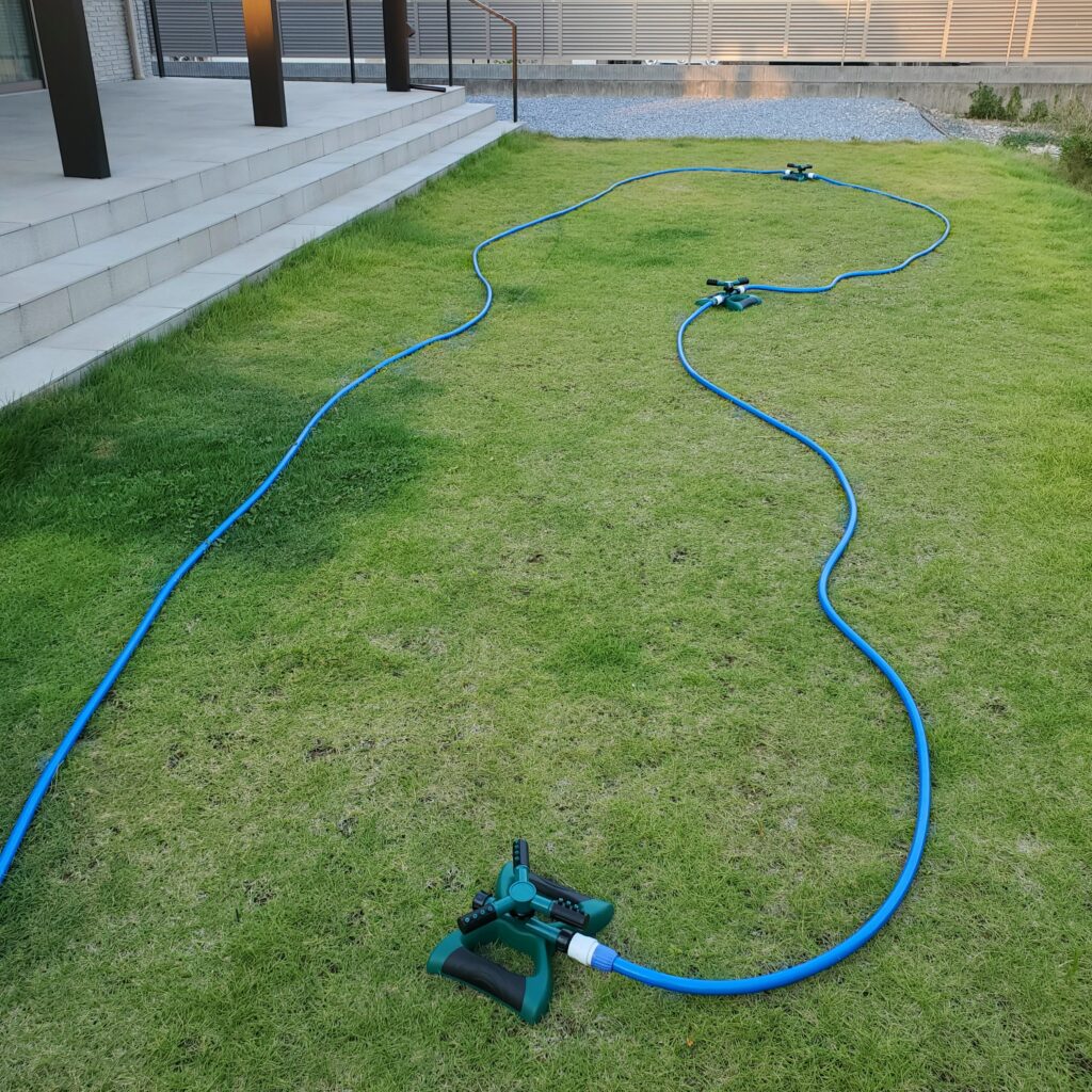 簡易スプリンクラー、芝生の水やり