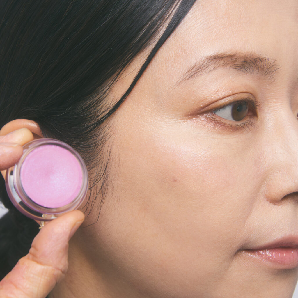 オサジ 秋コスメ ニュアンスシャドウスティック、ニュアンスフェイスカラー オサジの秋コレクションをスウォッチ！ 好きなものへの情熱や