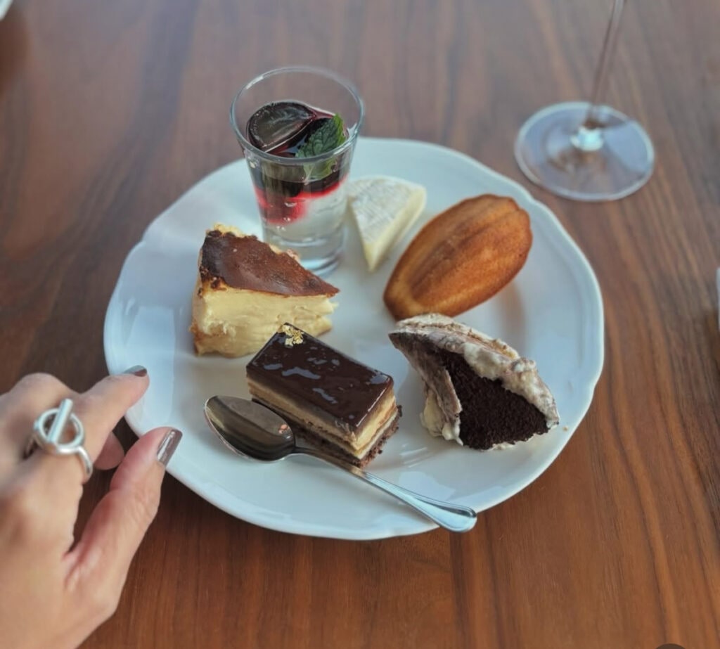 エルメスの指輪を着用