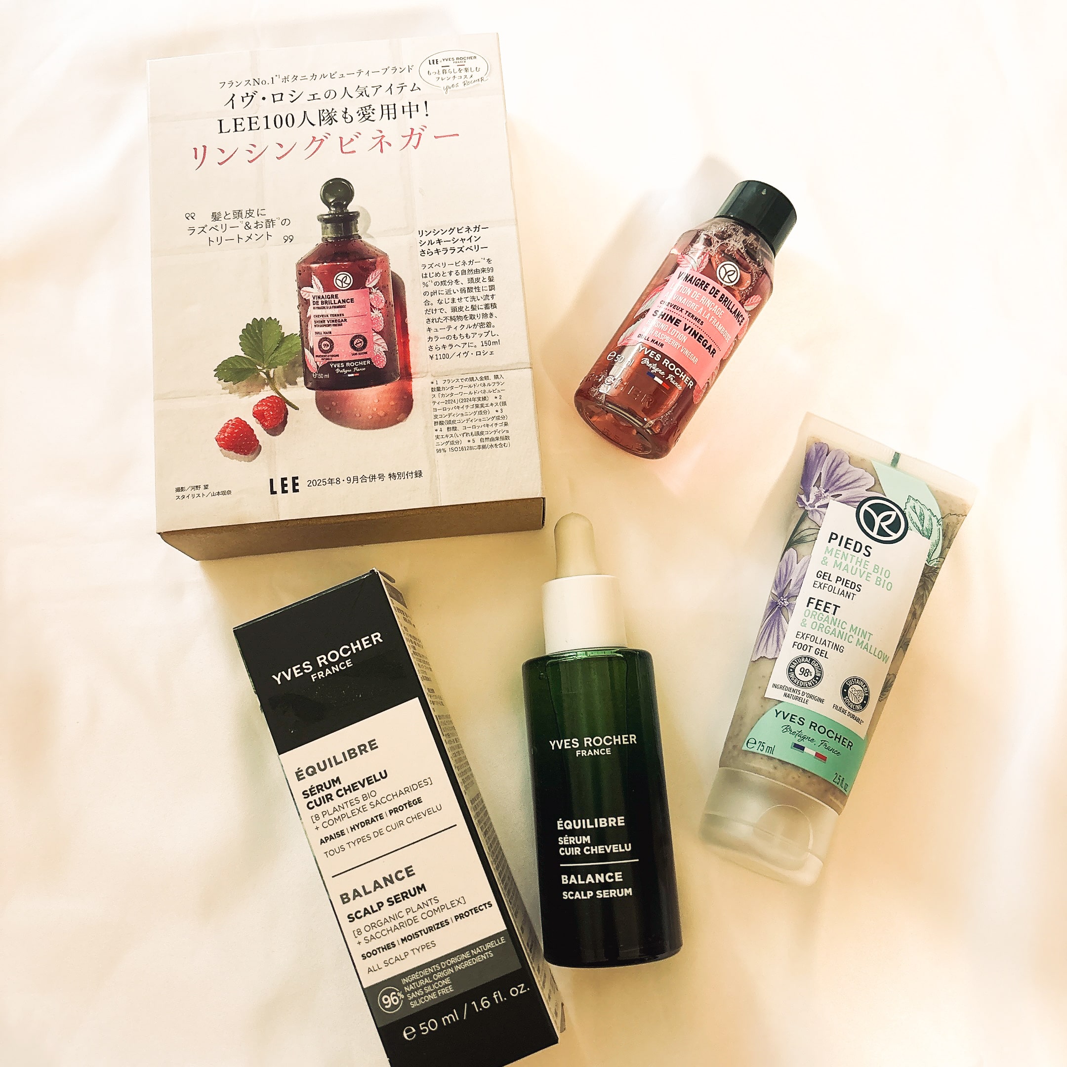 LEE8・9月合併号の付録『リンシングビネガーシルキーシャイン さらキララズベリー』と100人隊が購入したイヴ・ロシェのアイテム2点