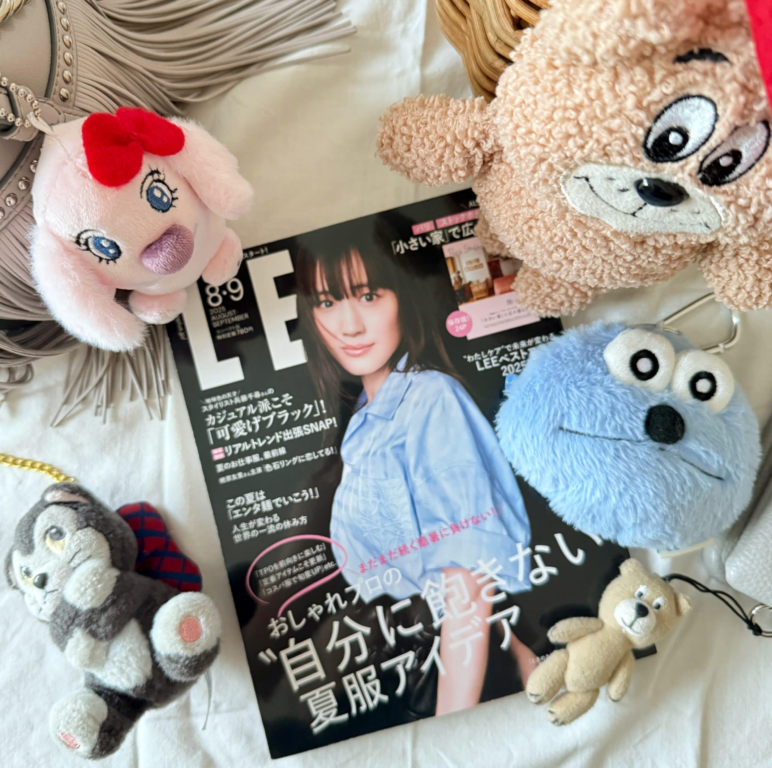 LEE8・9月号と100人隊のマスコットたち