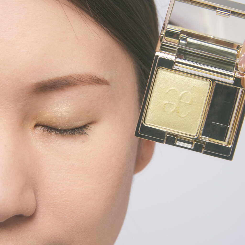 【13 イエローグリーン】を単色で使用。