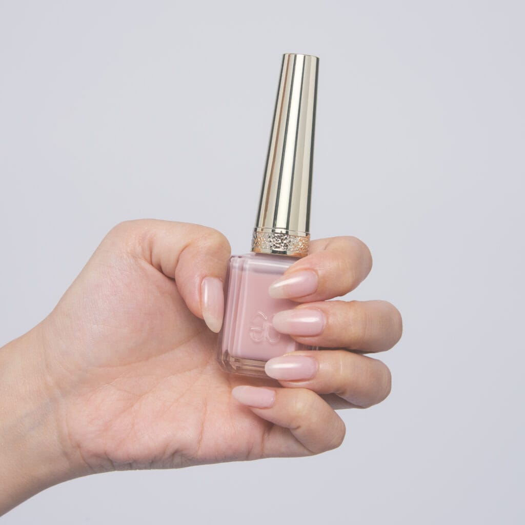 【04 愛らしい甘さのあるソフトピンク】を使用。