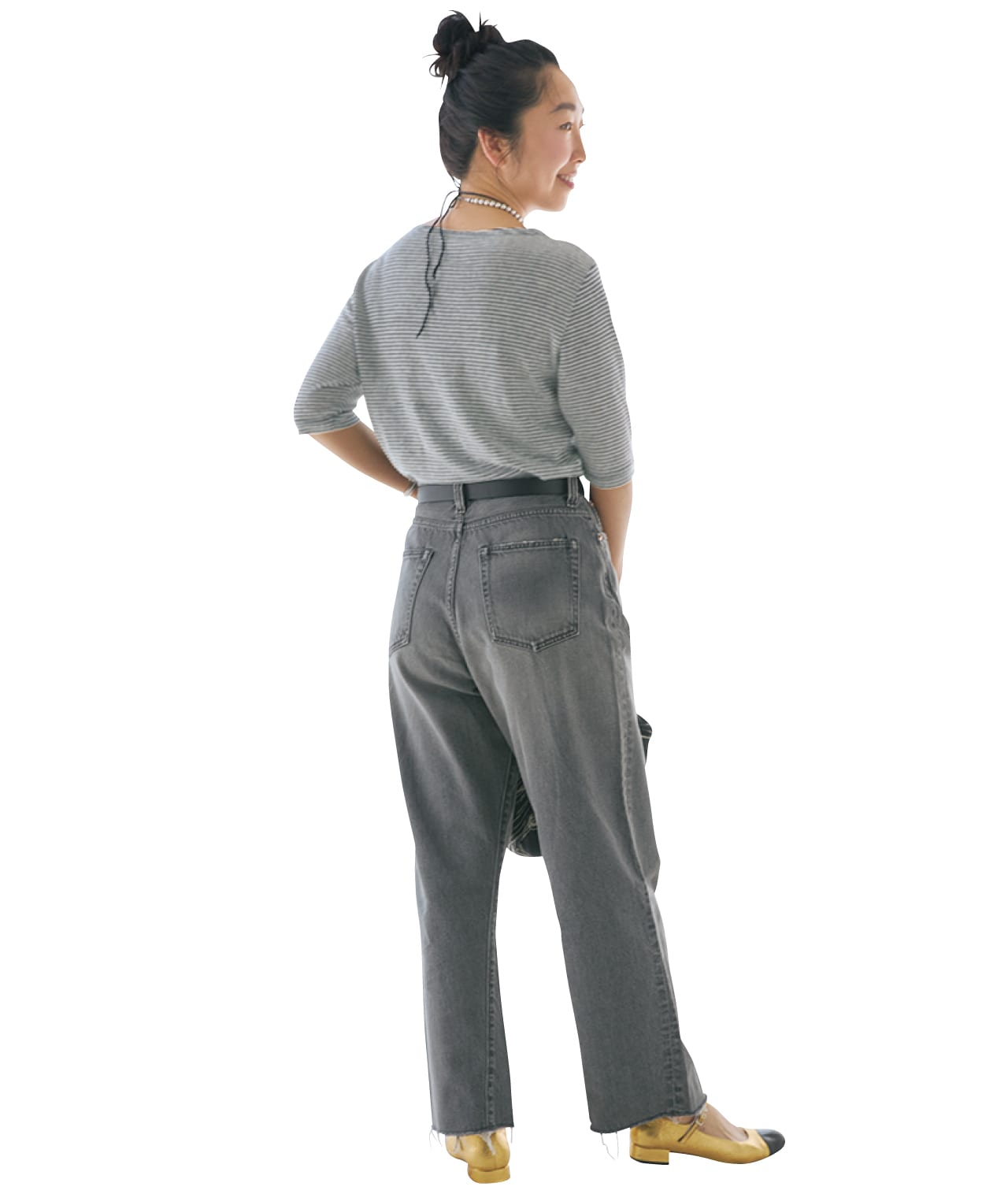 福田麻琴さんのLEE限定 12closet（トゥエルブクローゼット）【洗える】【福田麻琴さんコラボ】リネン五分袖TシャツとLEE限定 RED CARD TOKYO（レッドカード トーキョー）【洗える】【福田麻琴さんコラボ】Crepe Denimのコーデ　BACK STYLE