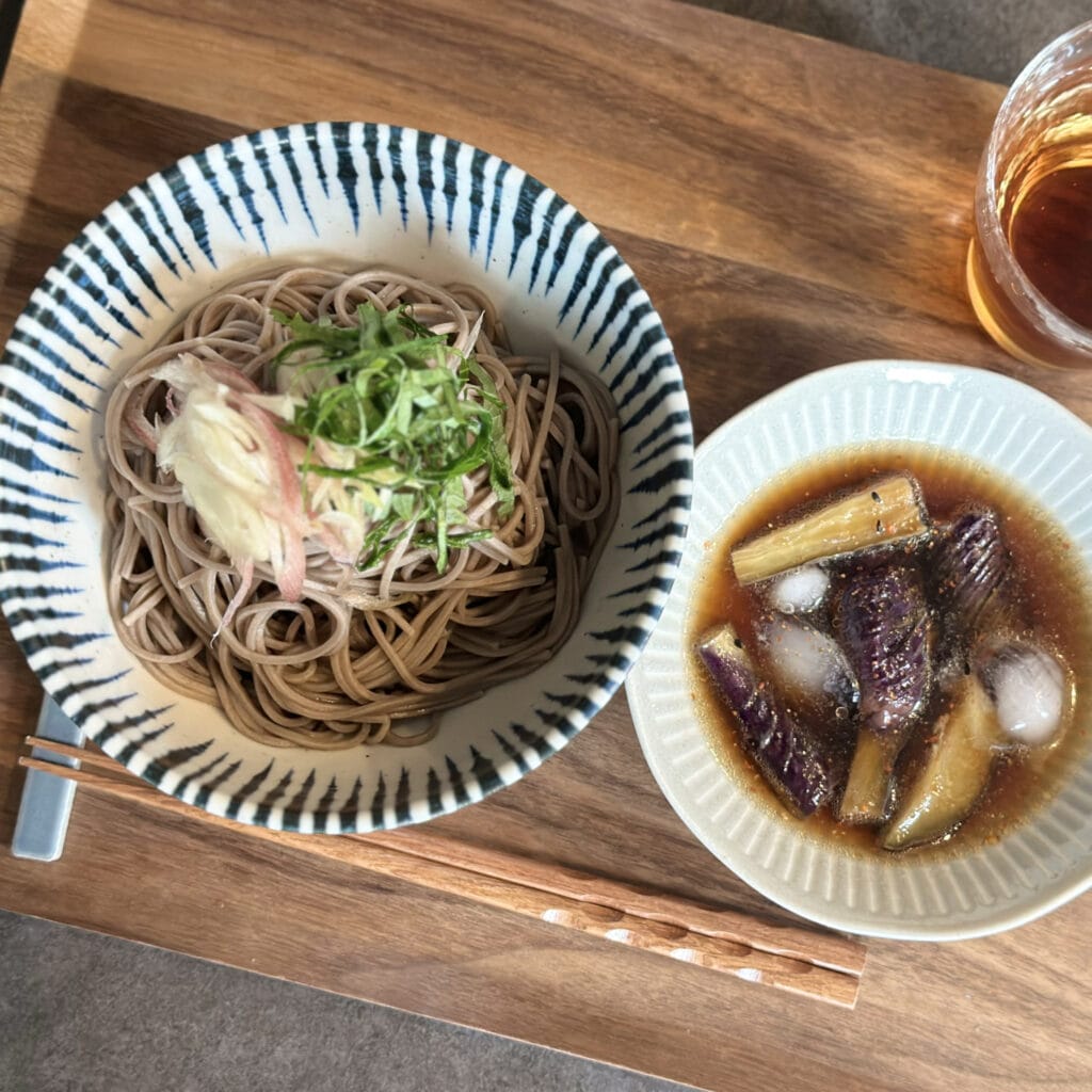 レンジで作る本格味！「なすの甘酢漬けそば」レシピ／本多理恵子さん