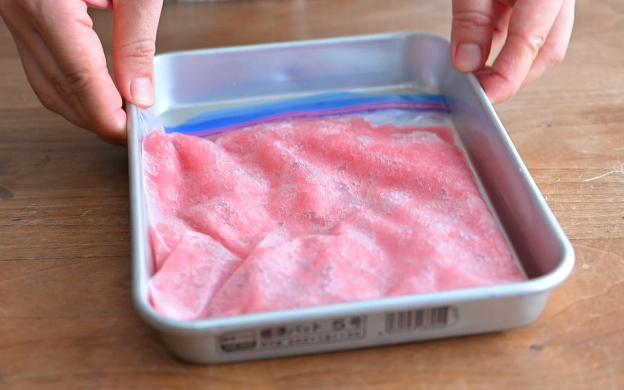 もう一度バットの上に置き、さらに15分ほど冷凍庫に入れる。