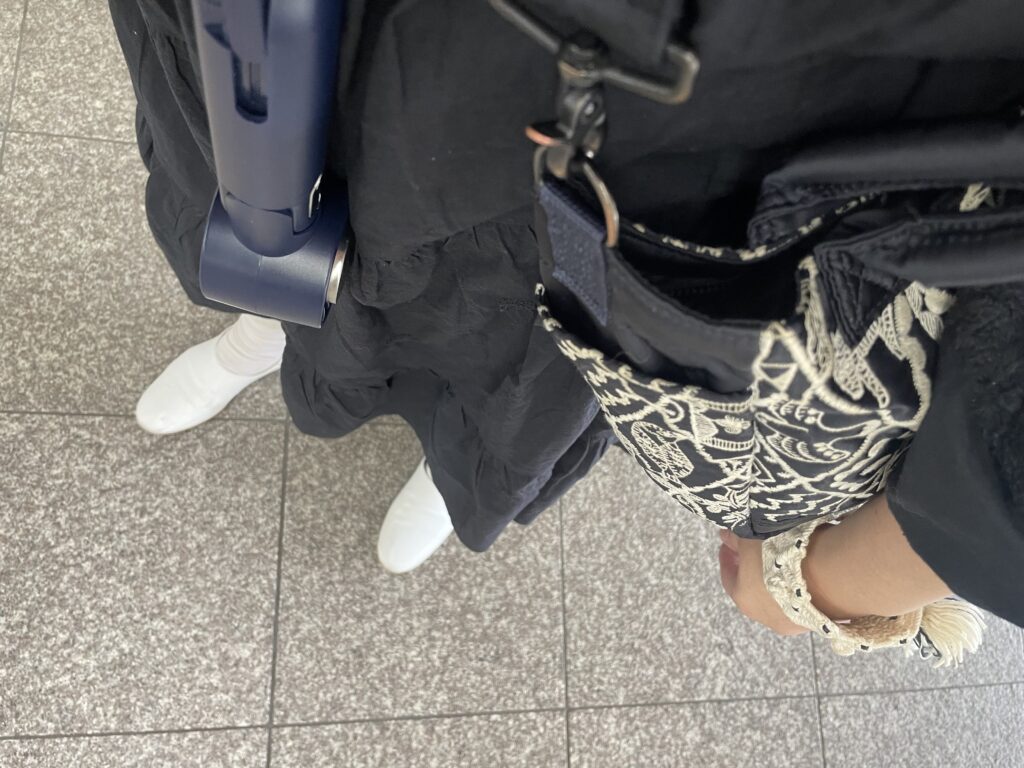 40代主婦が2025年8月上旬にリアルに着ていたコーデの足元写真【その3】