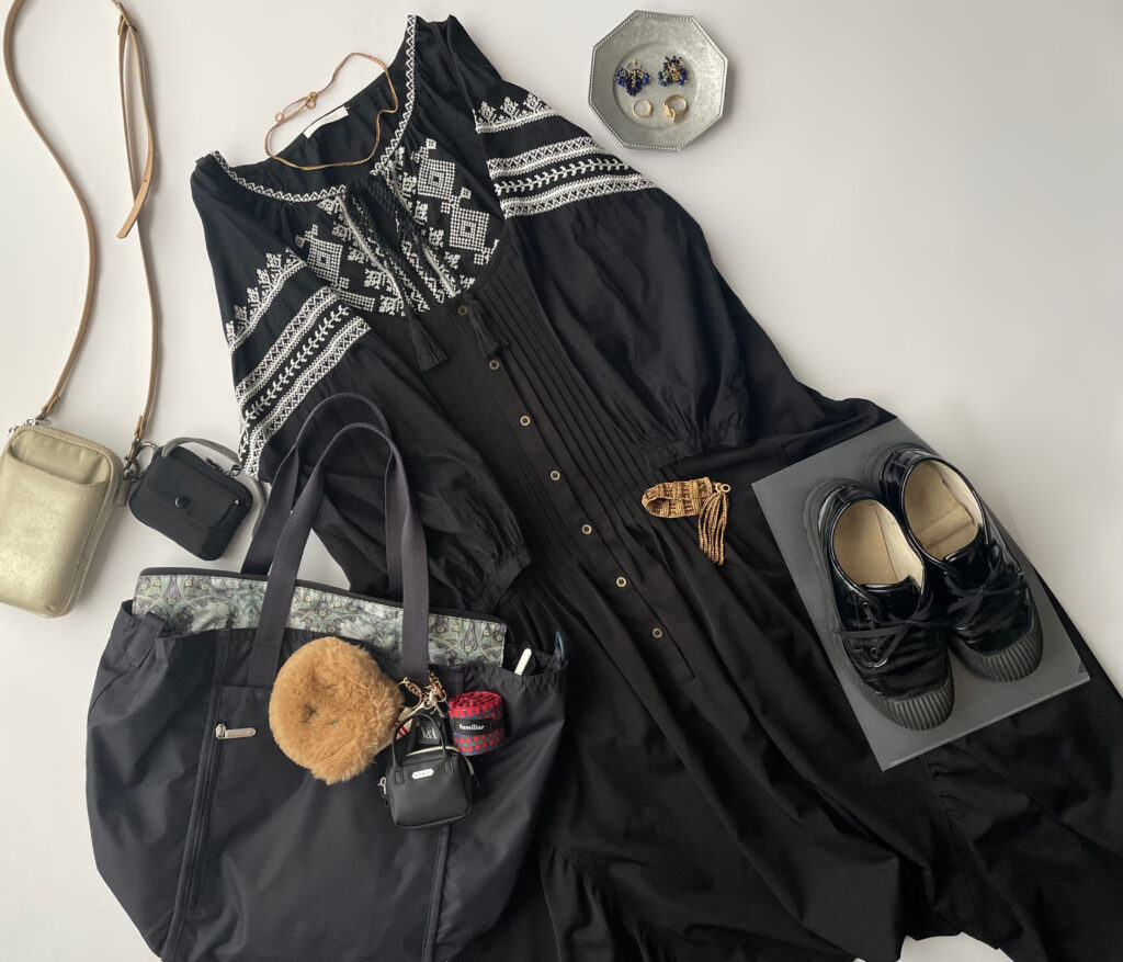 40代女性の2025年8月初旬コーデのフラットレイ画像【その2】