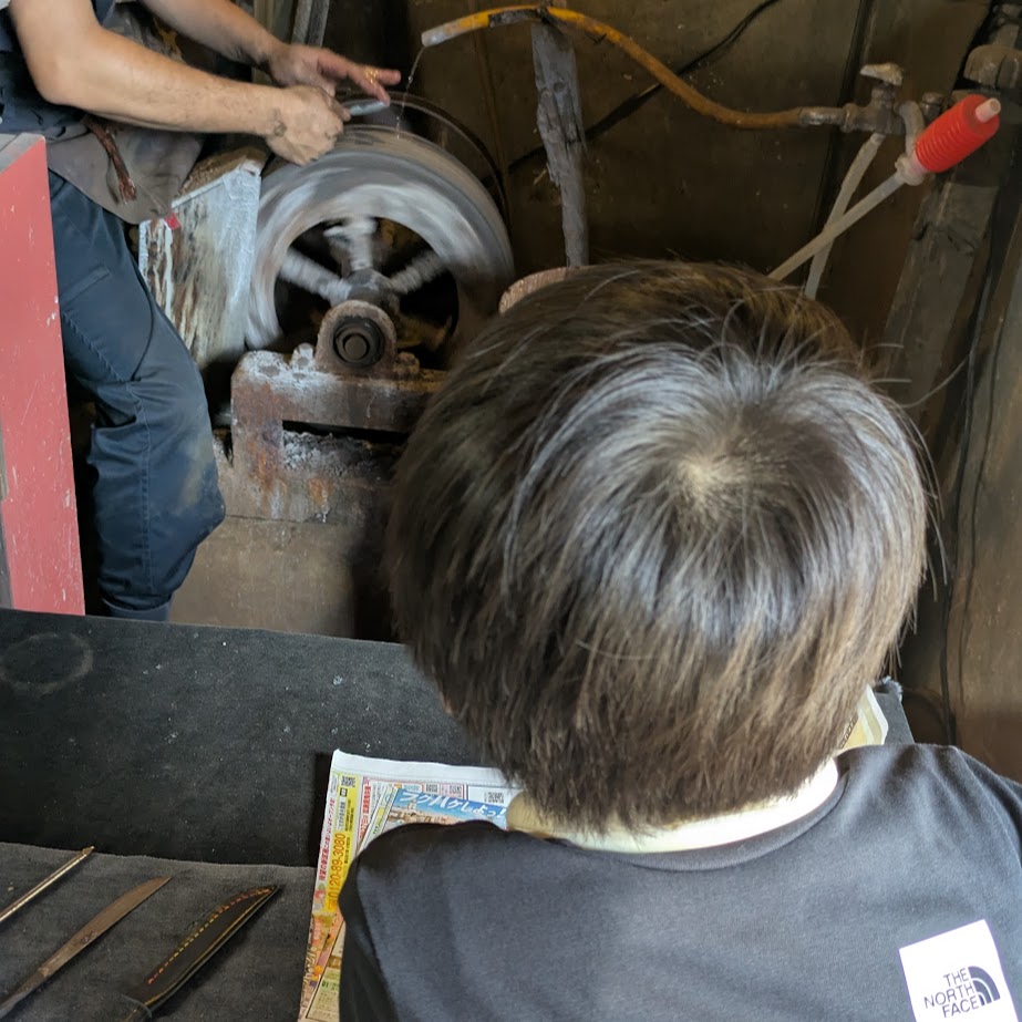 鍛冶屋　ナイフ研ぐ　子連れ体験