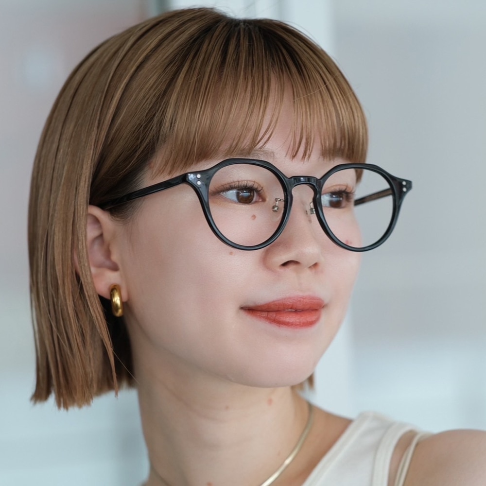 シンプル＆簡単スタイリングで華やかな、ハイトーンのぷつっとウェットボブ　アザーカット02