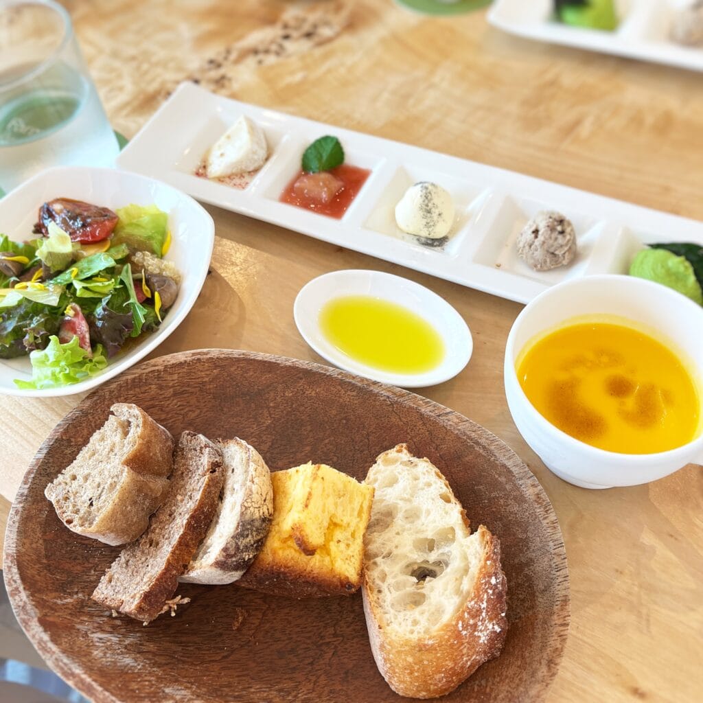 farmtome パン食べ放題　ファームトゥーミー