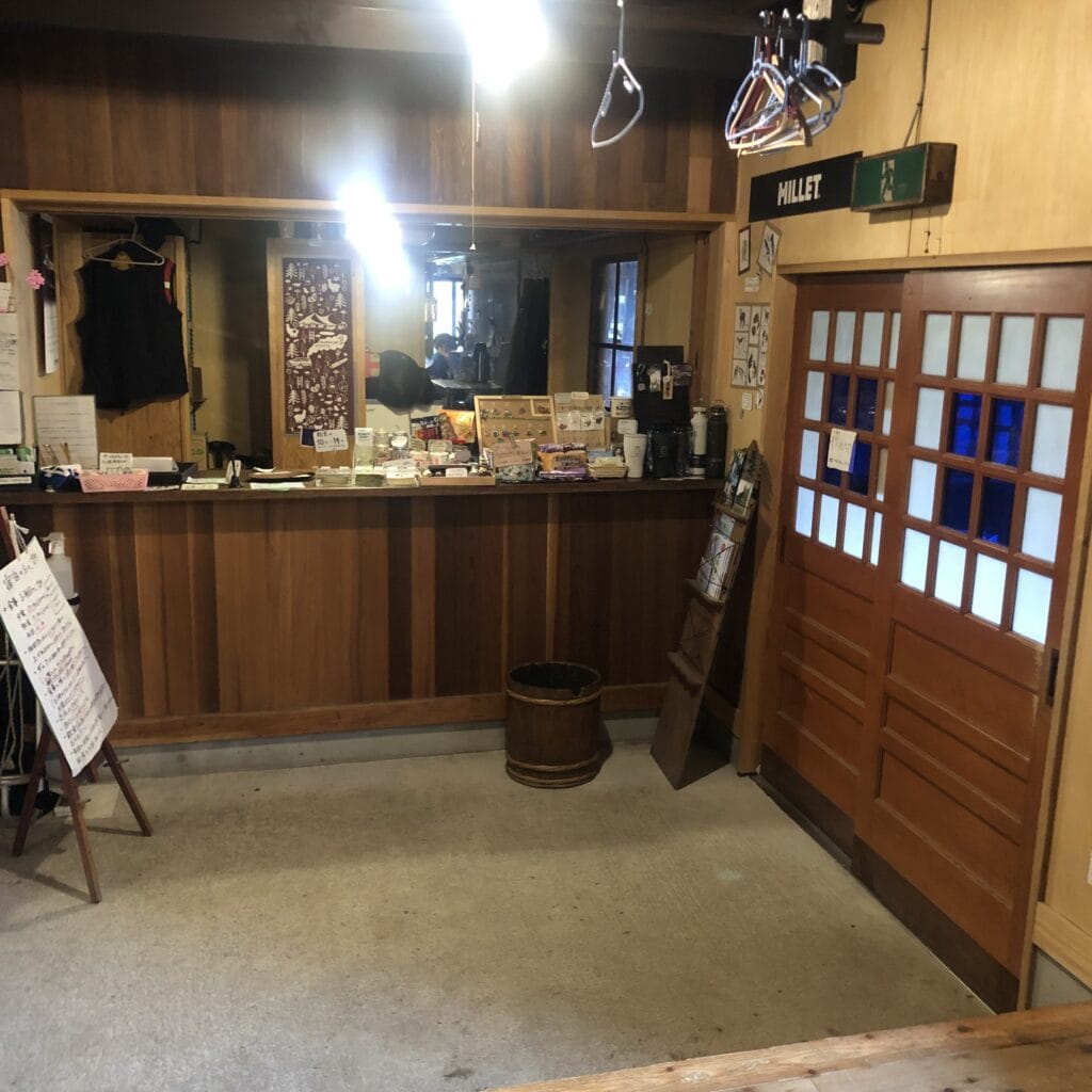 八ヶ岳　黒百合ヒュッテ