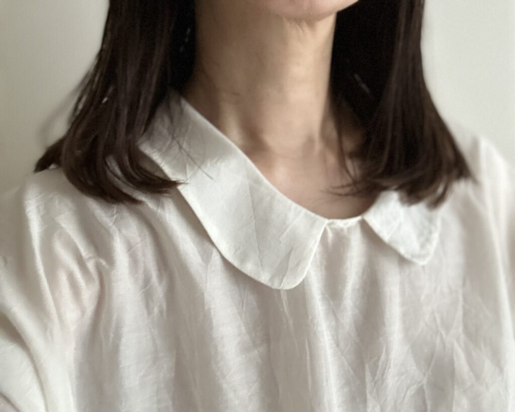 40代女性が香水みたいなヘアオイルをつけた姿