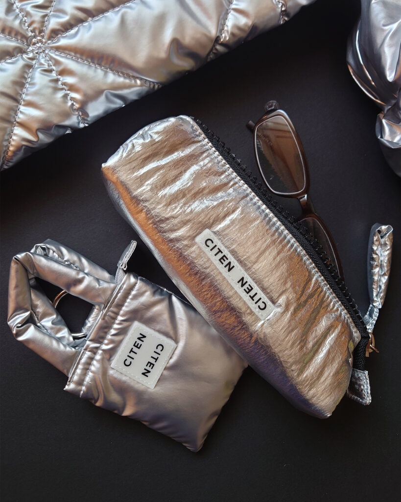 パテッドキーリング　パフ ペンケース