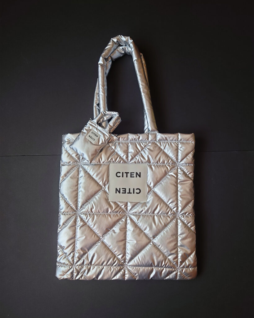 パデッド トートバッグ　シルバー