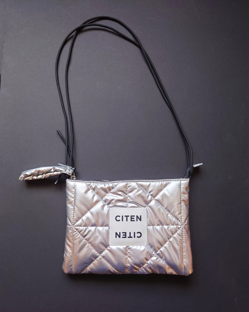 パデッドサコッシュ