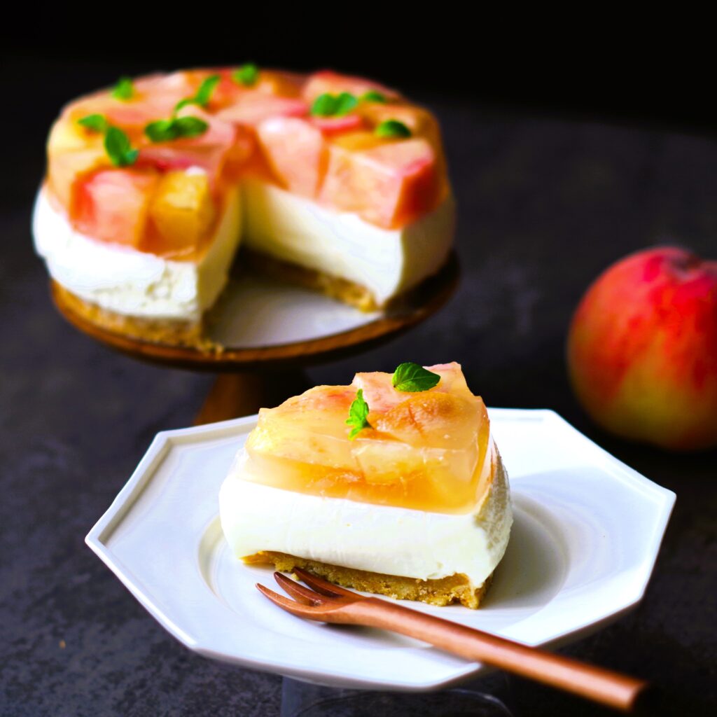 桃のレアチーズタルト　金沢の桃　完成　カット　ミント　テーブルコーディネート