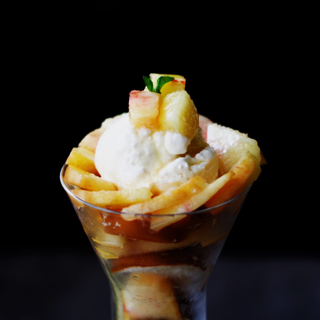 桃のパフェ、金沢の桃、アイスクリーム
