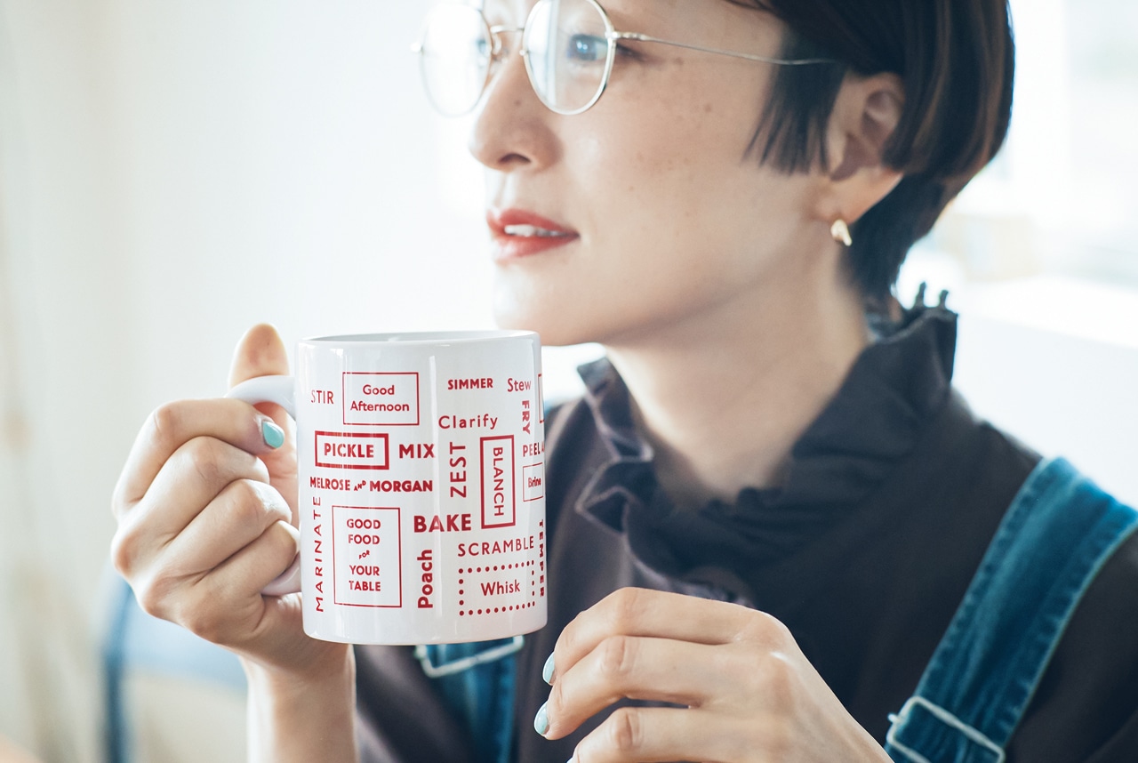 高山都さんのMELROSE AND MORGAN（メルローズ アンド モーガン）【電子レンジ可】マグカップ／レッドのコーデ