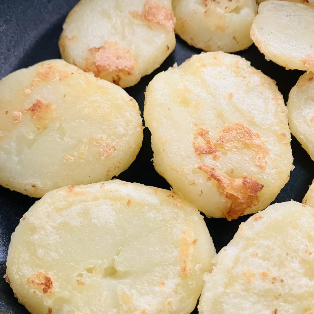 【LEEレシピ】栗原はるみさん「じゃがいものカリカリソテー」レシピは、おやつにも！