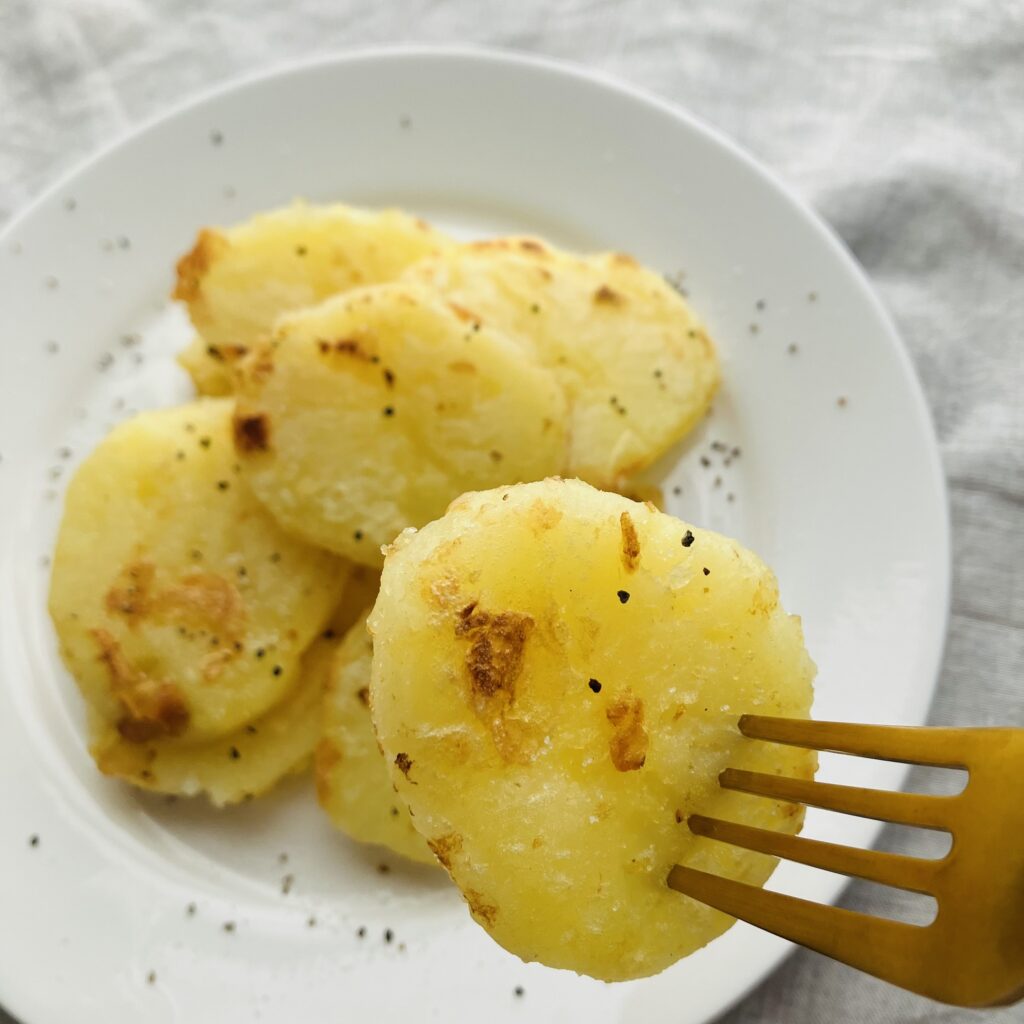 【LEEレシピ】栗原はるみさん「じゃがいものカリカリソテー」レシピは、おやつにも！