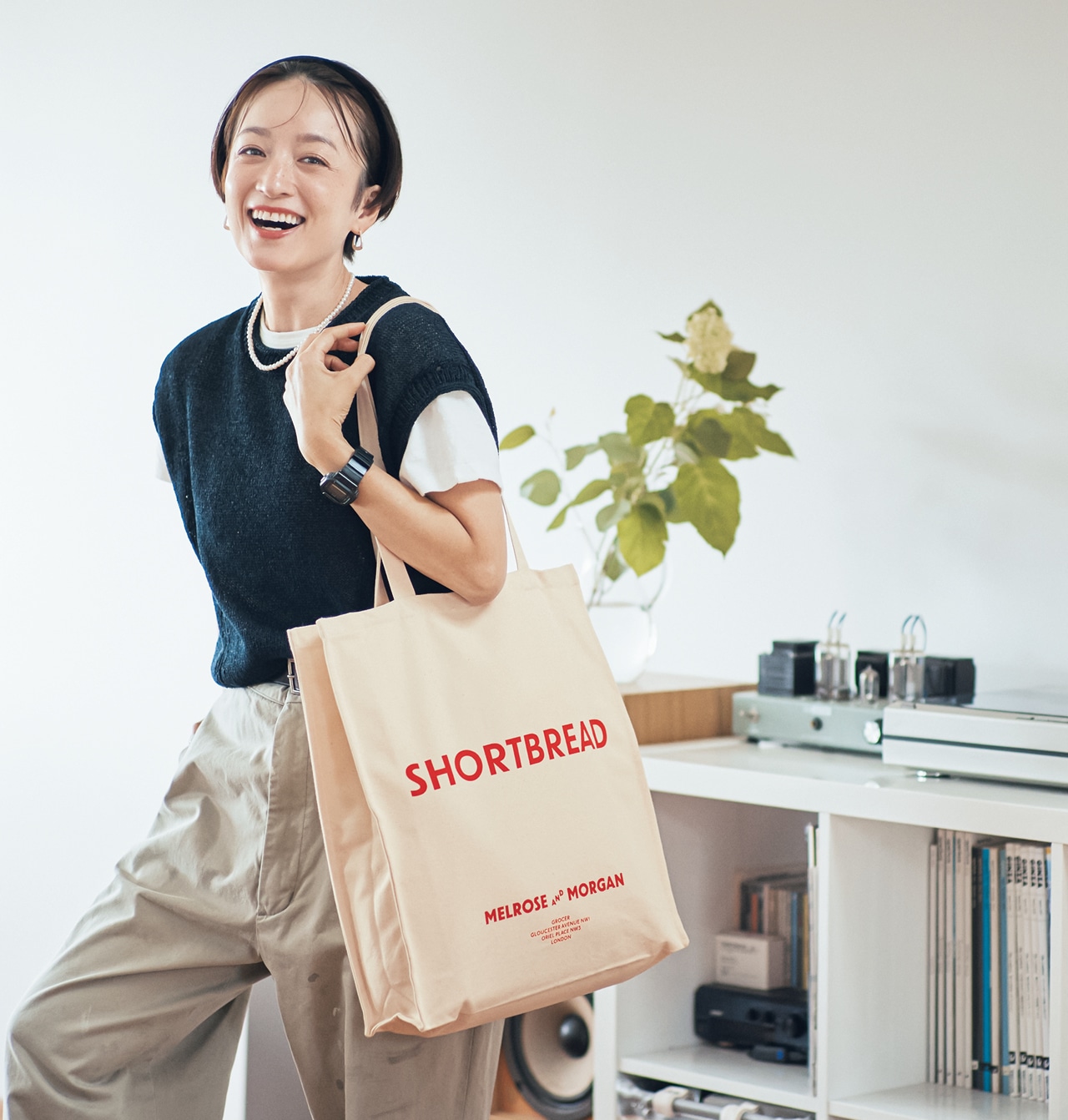 高山都さんのLEEマルシェ初 MELROSE AND MORGAN（メルローズ アンド モーガン）キャンバストートバッグ／ロングハンドルのコーデ