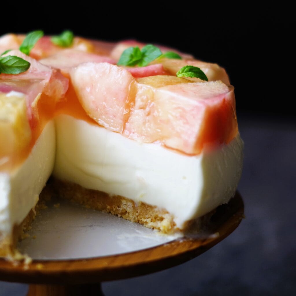 桃のレアチーズタルト　金沢の桃　完成　カット　ミント