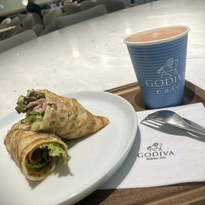 GODIVA café　クレープ シーザーハムサラダセット