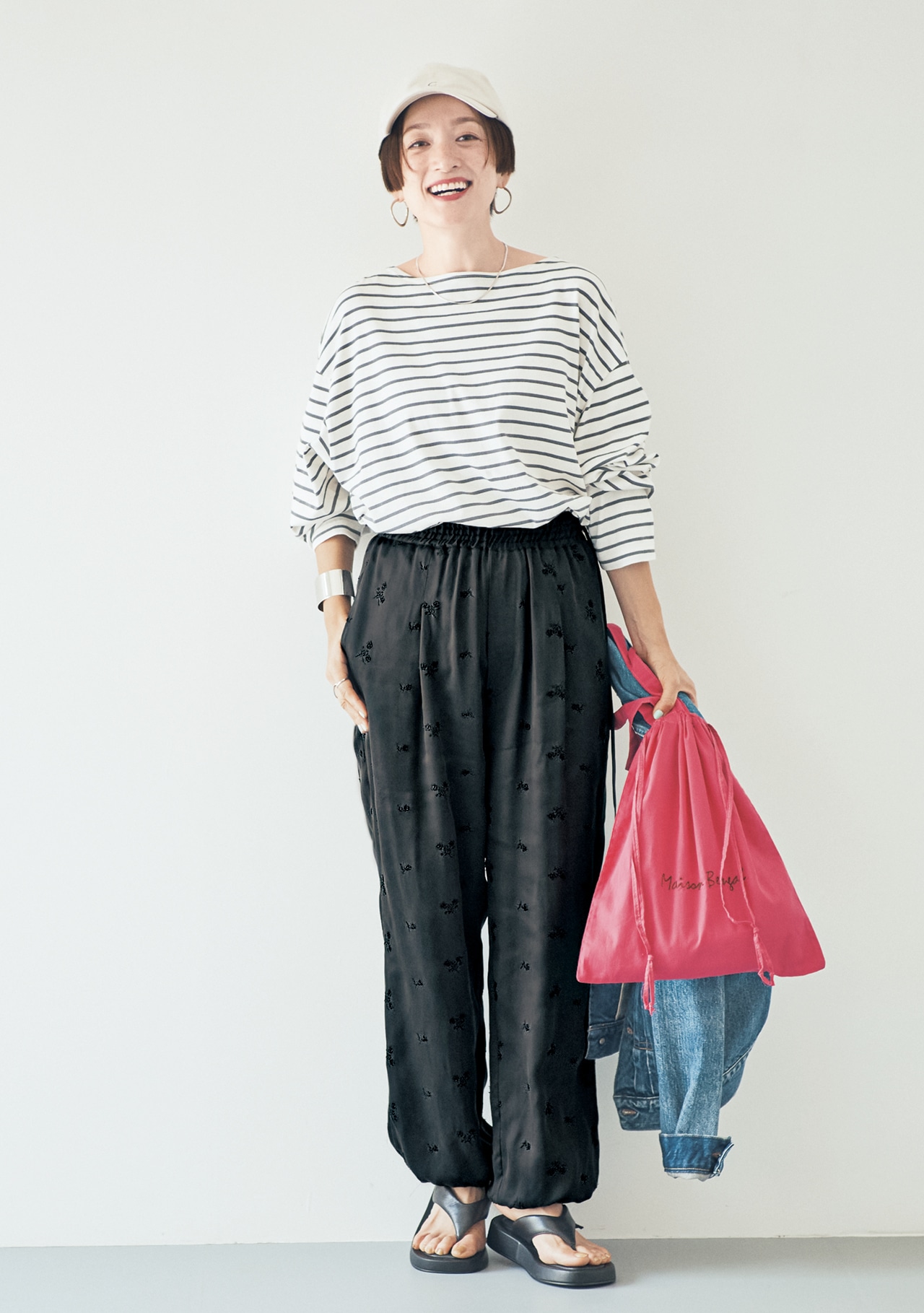 高山都さんのTICCA（ティッカ）【洗える】フラワーエンブロイダリーパンツのコーデ