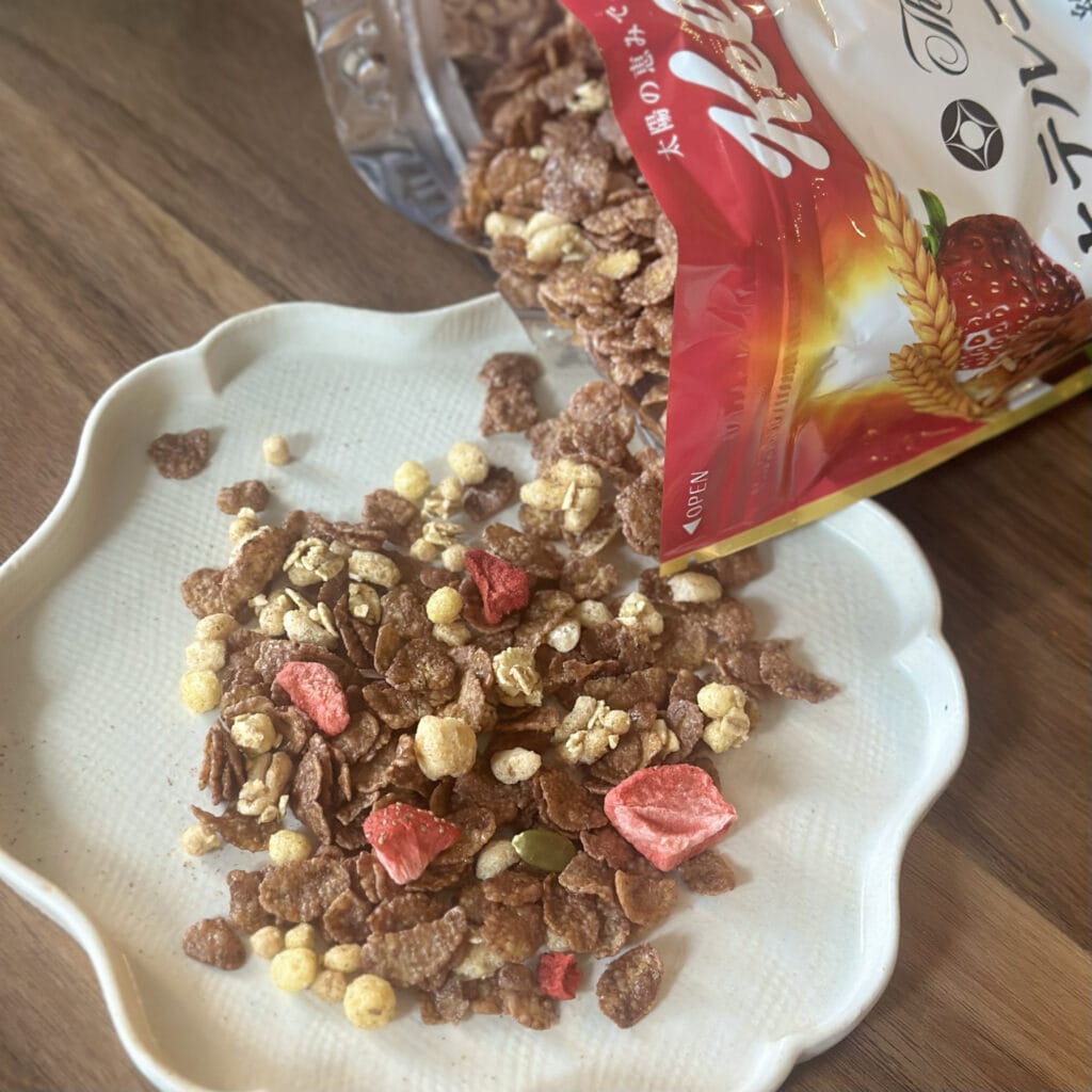 ケロッグの「素材まるごとグラノラ 脂質70%オフ 華やぐフルーティショコラ」