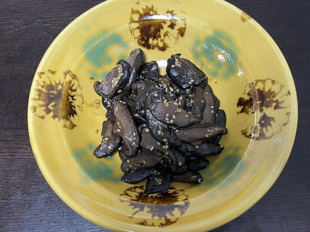 コウケンテツさんのレシピ「干ししいたけの炒めナムル」を40代主婦が作ってみた写真。