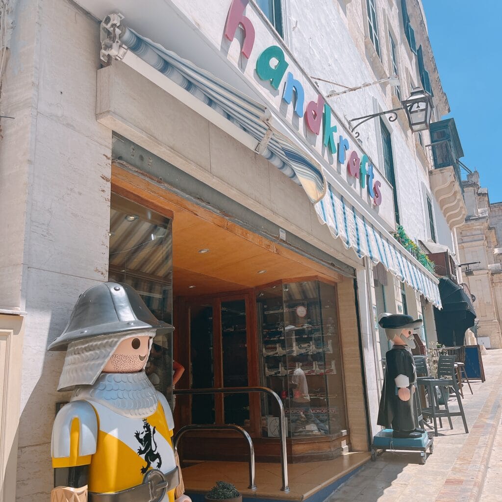 バレッタ　おもちゃ屋