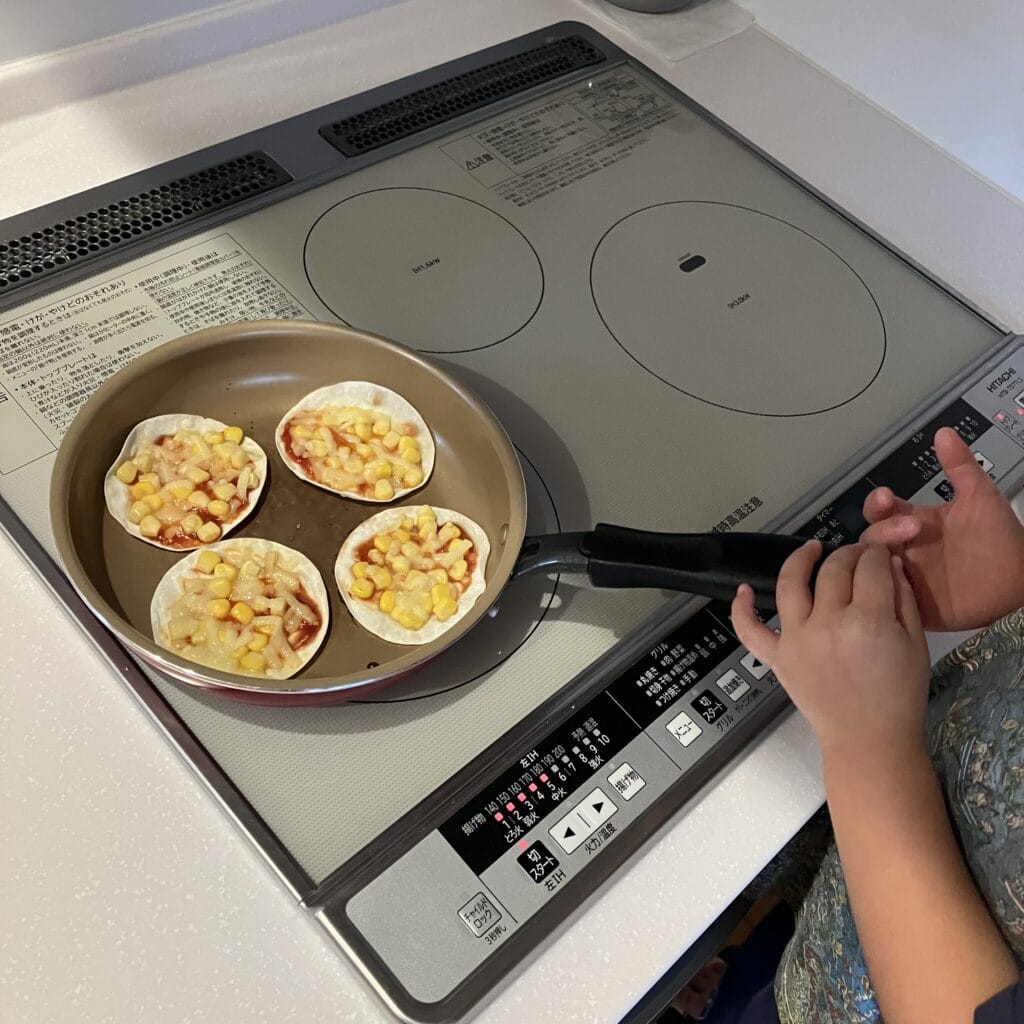 餃子の皮ピザ　餃子の皮　ズボラ