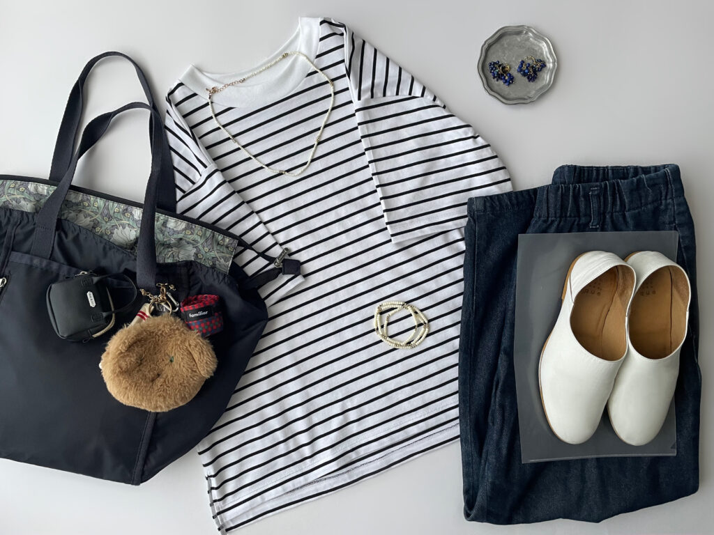 40代女性の2025年8月中旬コーデのフラットレイ画像【その4】