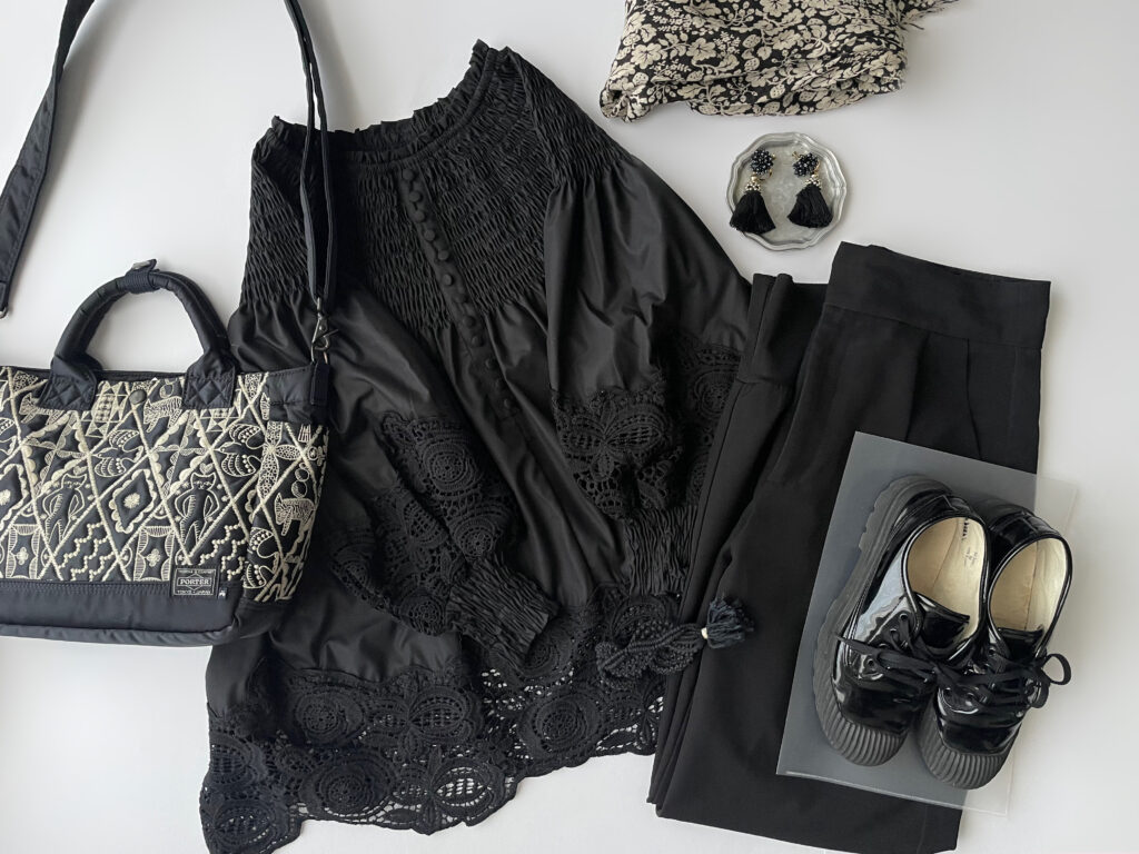 40代女性の2025年8月中旬コーデのフラットレイ画像【その3】