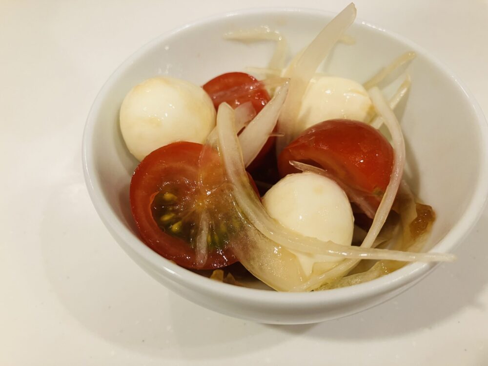 おつまみ
モッツアレラチーズ
トマト
玉ねぎ
トリュフのドレッシング＆ソース