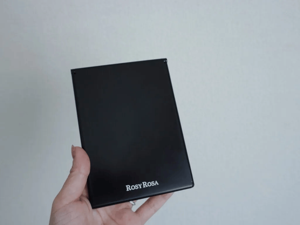 「リアルックミラー」ブラック　手に持ったところ