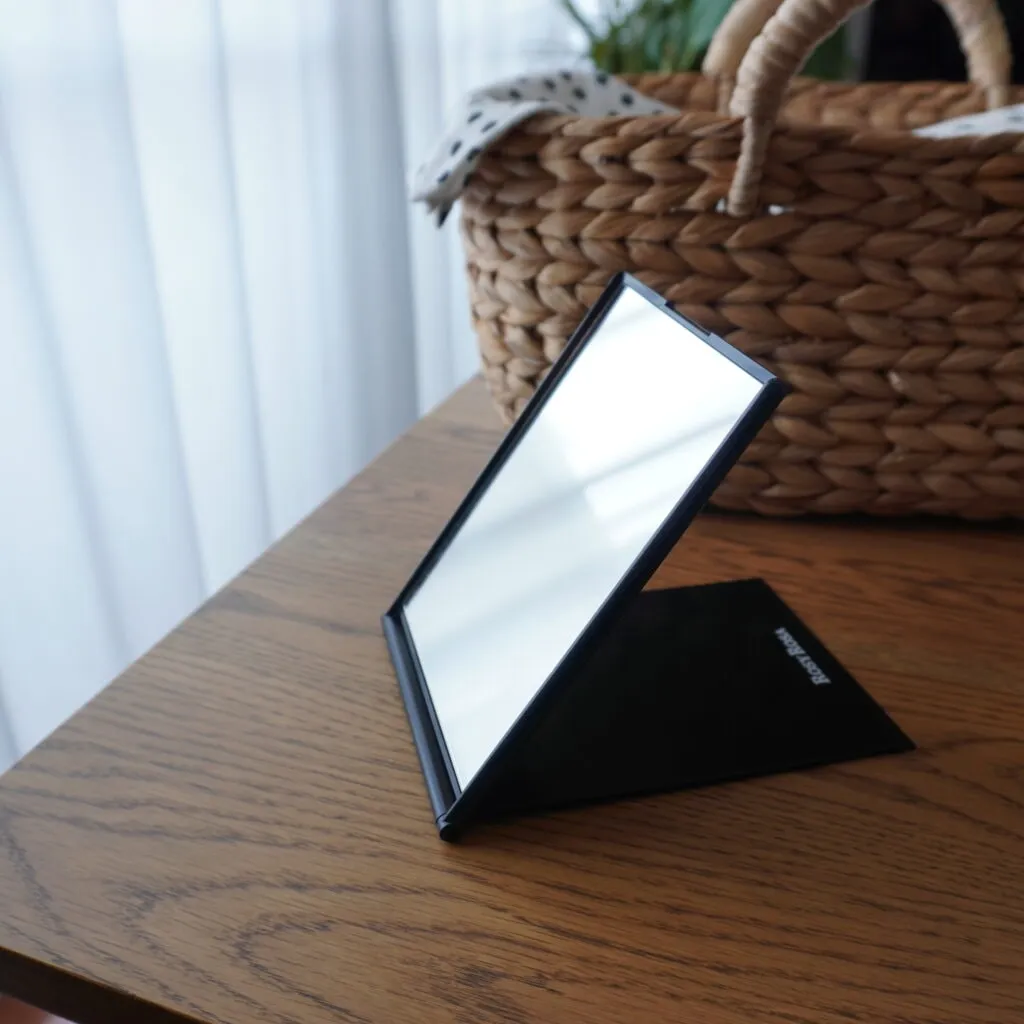 リアルックミラー　開いて置いたところ