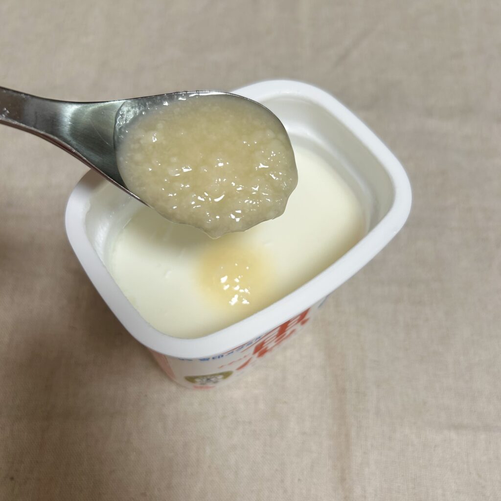 LEE100人隊が塩麹×ヨーグルトの“なんちゃってクリームチーズ”を作る様子