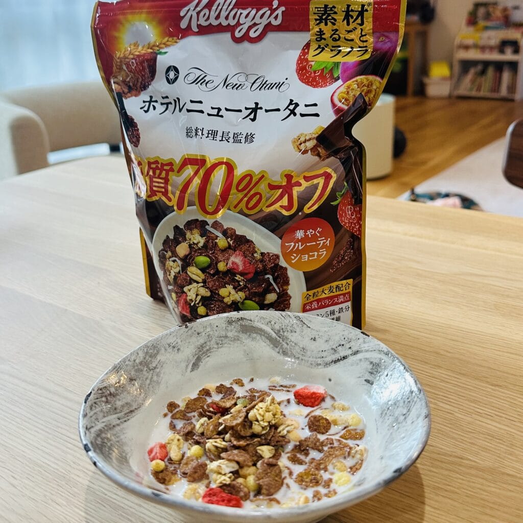 ケロッグ　素材まるごとグラノラ 脂質70％オフ 華やぐフルーティショコラ