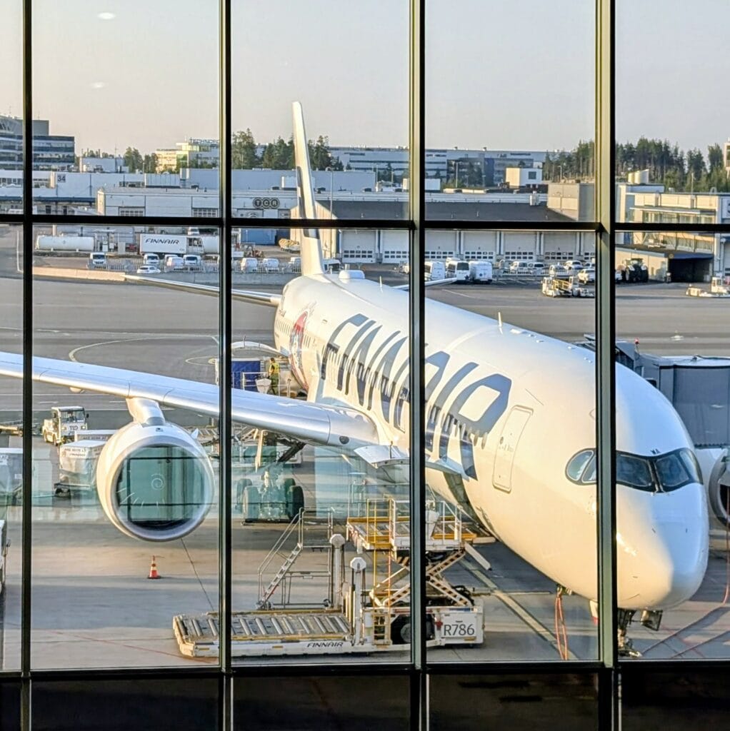 朝日を浴びるフィンエアー