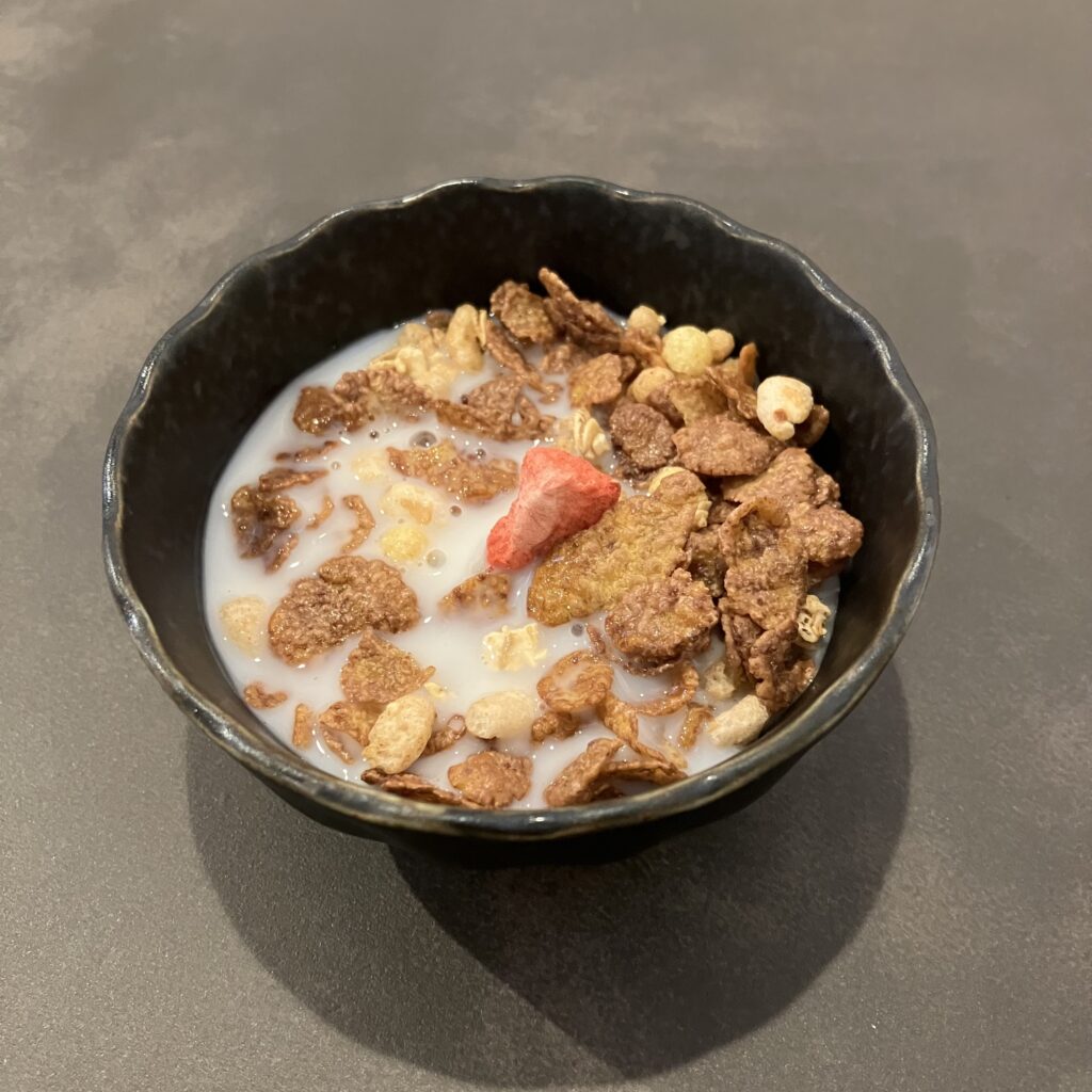 ケロッグ 素材まるごとグラノラ 脂質70%オフ 華やぐフルーティショコラ