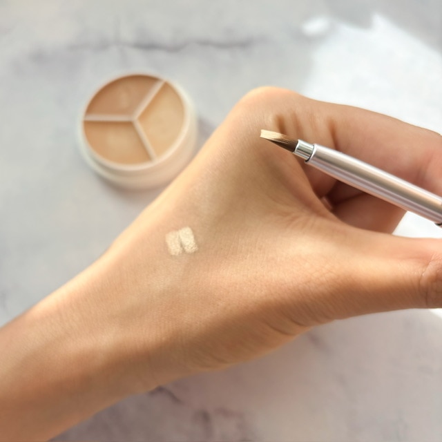 【tfit】カバーアッププロコンシーラーを手に塗ったときの写真